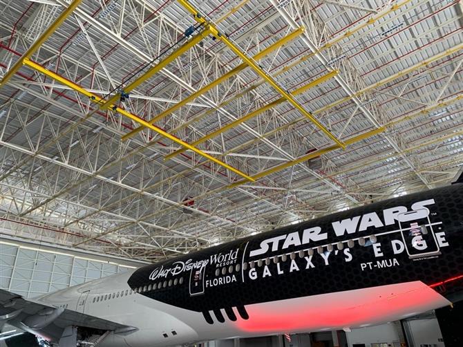 Avião Stormtrooper da LATAM em parceria com a Disney