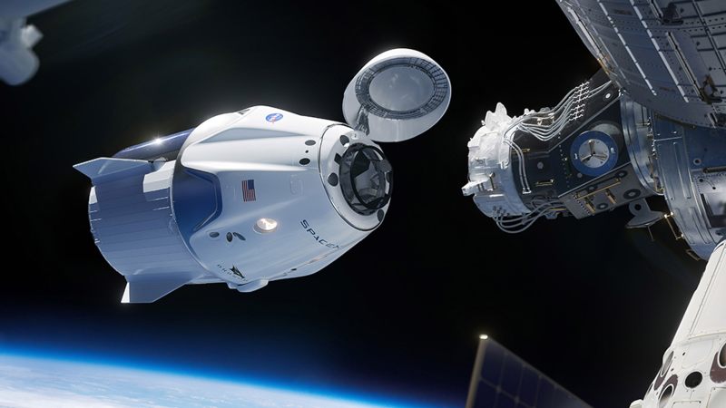 Rendering artístico mostrando a Crew Dragon acoplando à Estação Espacial Internacional
