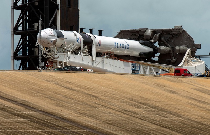 SpaceX prepara lançamento de foguete com astronautas nesta quarta