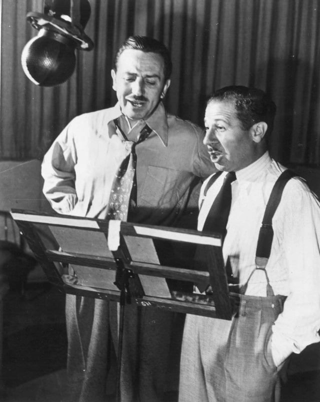 Dublando a voz de Mickey Mouse e Pato Donald (Clarence North), 1945