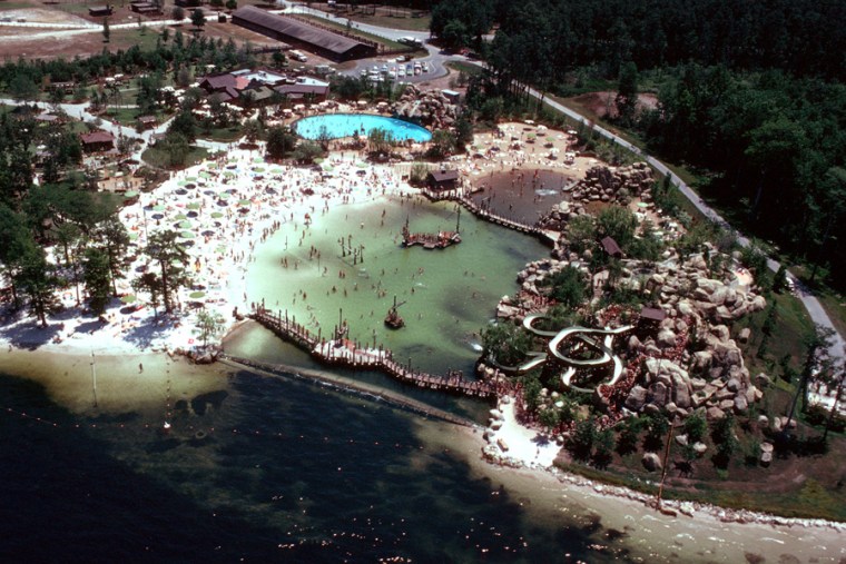 Foto aérea do River Country Park em Orlando. O conceito era de ser um parque Old Fashioned Swimmin' Hole